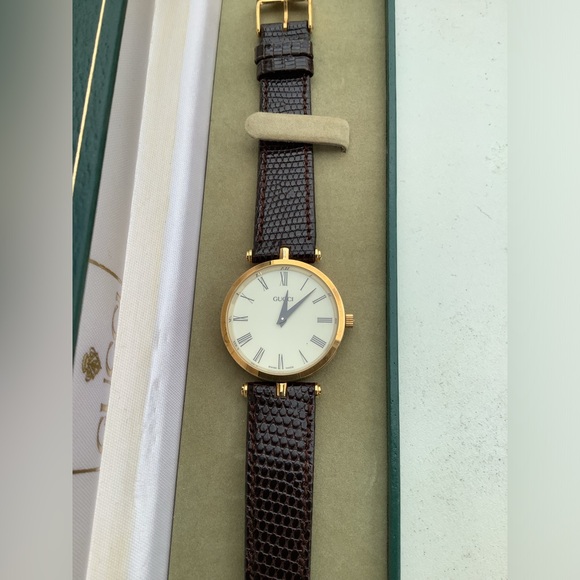 Authentic GUCCI watch UNISEX ❤️💚 - Picture 8 of 14